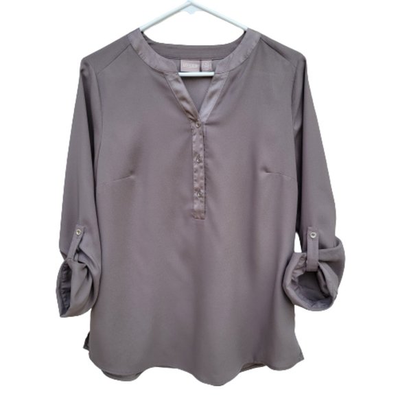 Chico's Popover Top Split V Neck Roll Tab Long Sleeves Taupe Size Small - Picture 11 of 13